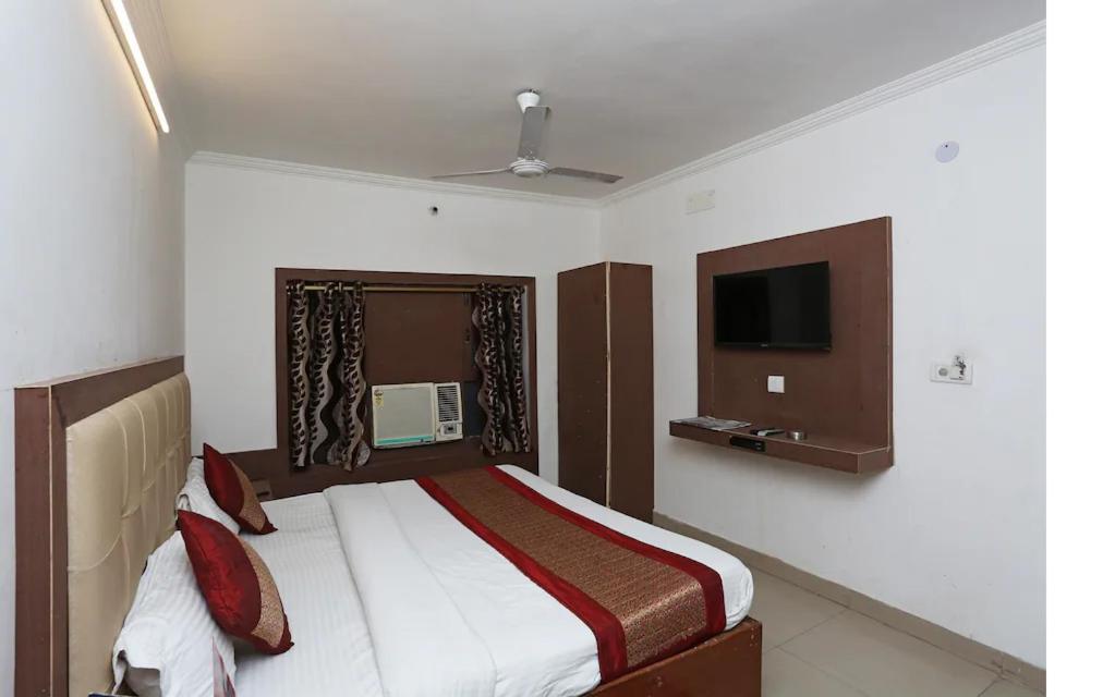 Vishal Hotel By Comfort Rooms Ню Делхи Екстериор снимка