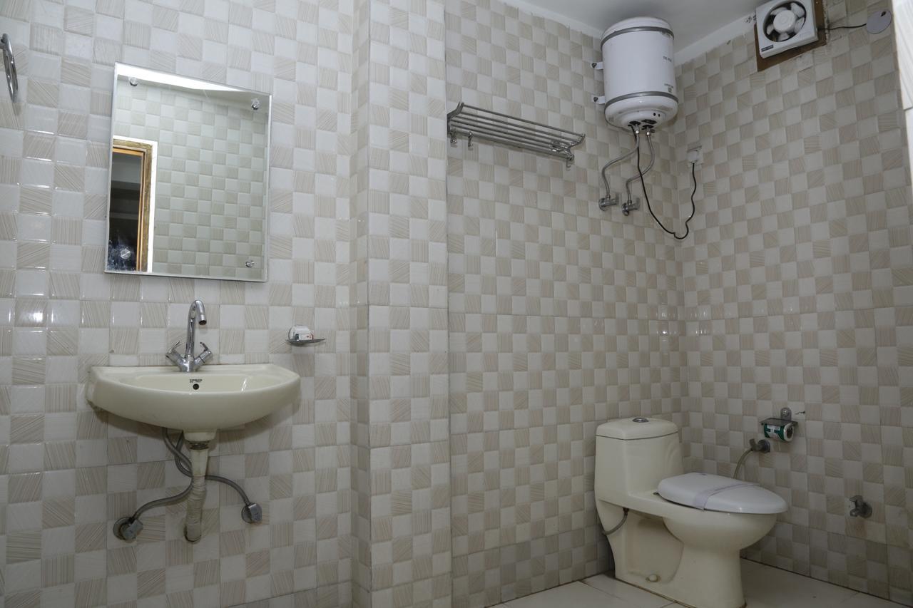 Vishal Hotel By Comfort Rooms Ню Делхи Екстериор снимка