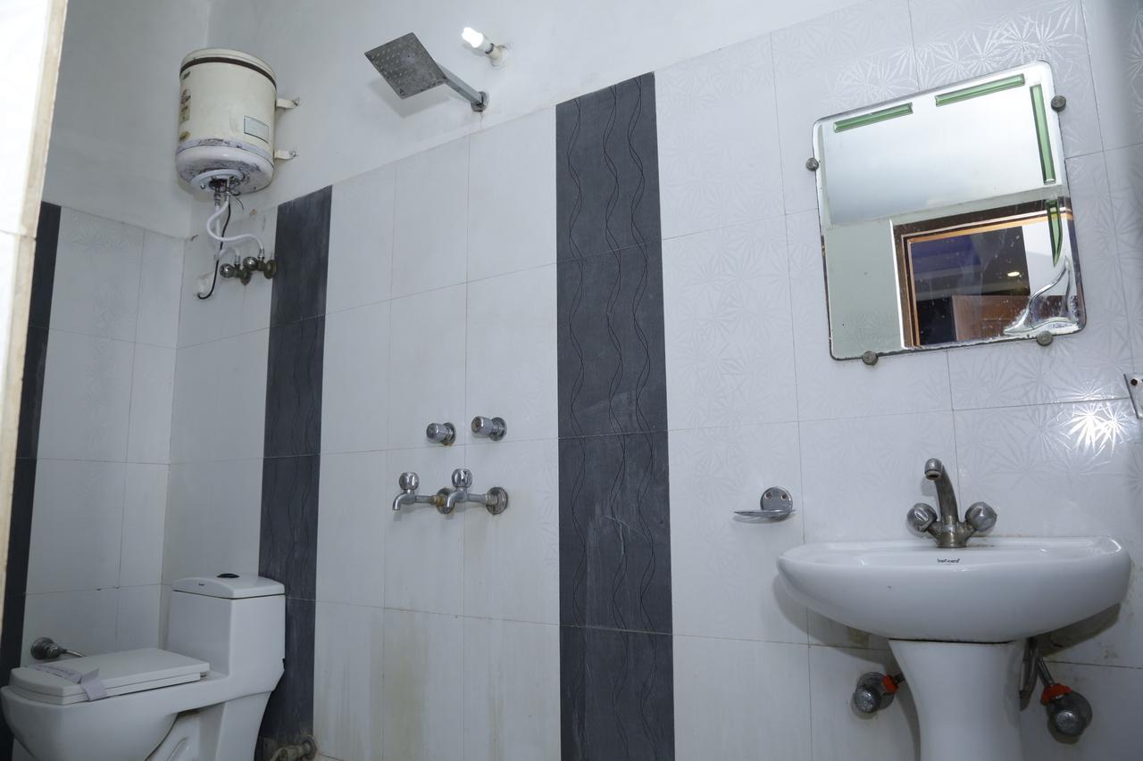 Vishal Hotel By Comfort Rooms Ню Делхи Екстериор снимка