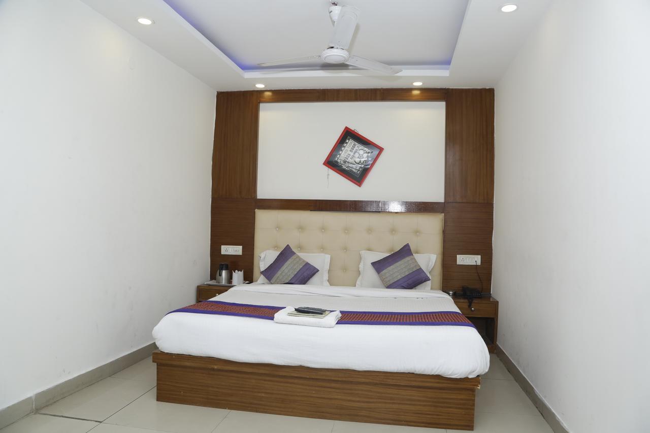 Vishal Hotel By Comfort Rooms Ню Делхи Екстериор снимка