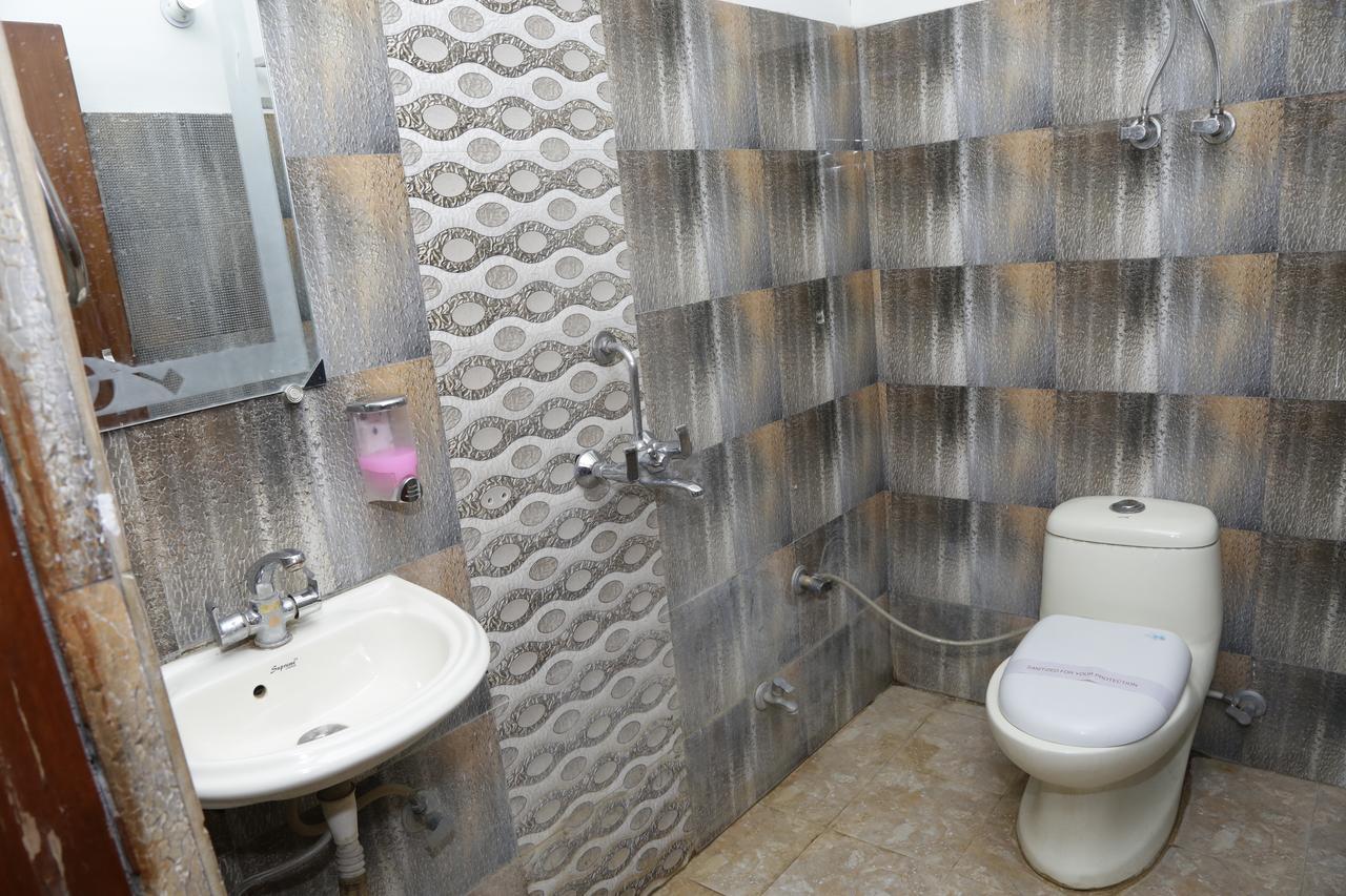 Vishal Hotel By Comfort Rooms Ню Делхи Екстериор снимка
